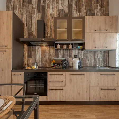 Stonehouse Oasis Apartment