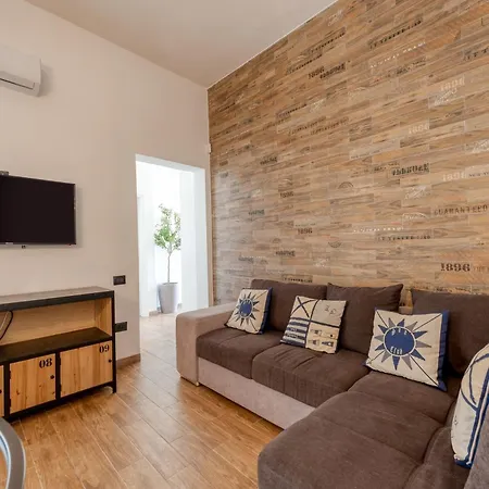 Stonehouse Oasis Apartament *