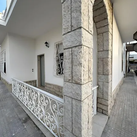 Stonehouse Oasis * Sant Isidoro (Apulia)