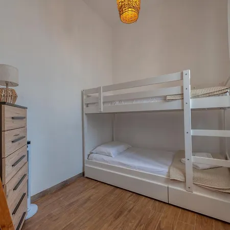 Stonehouse Oasis アパート *